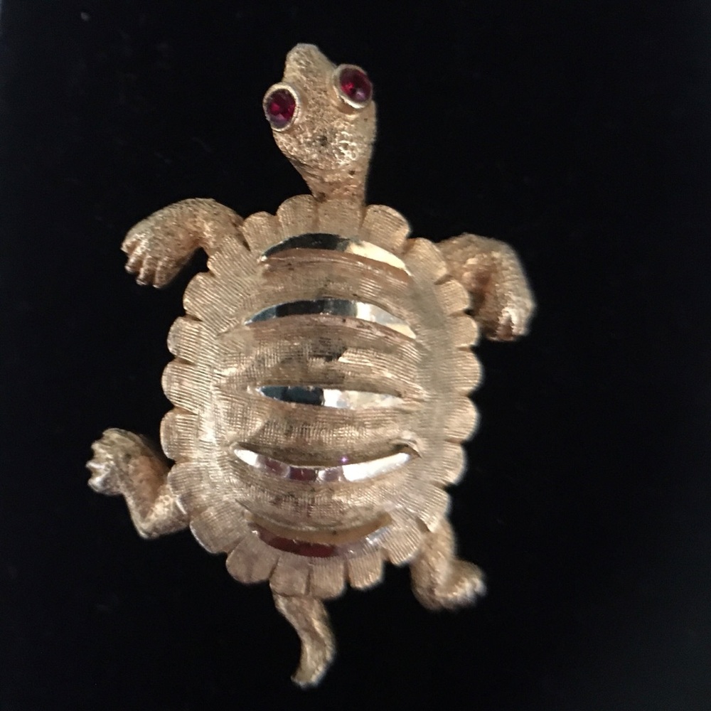 VINTAGE metal gold-tone Turtle pin / brooch Red stone eyes Signed BSK
